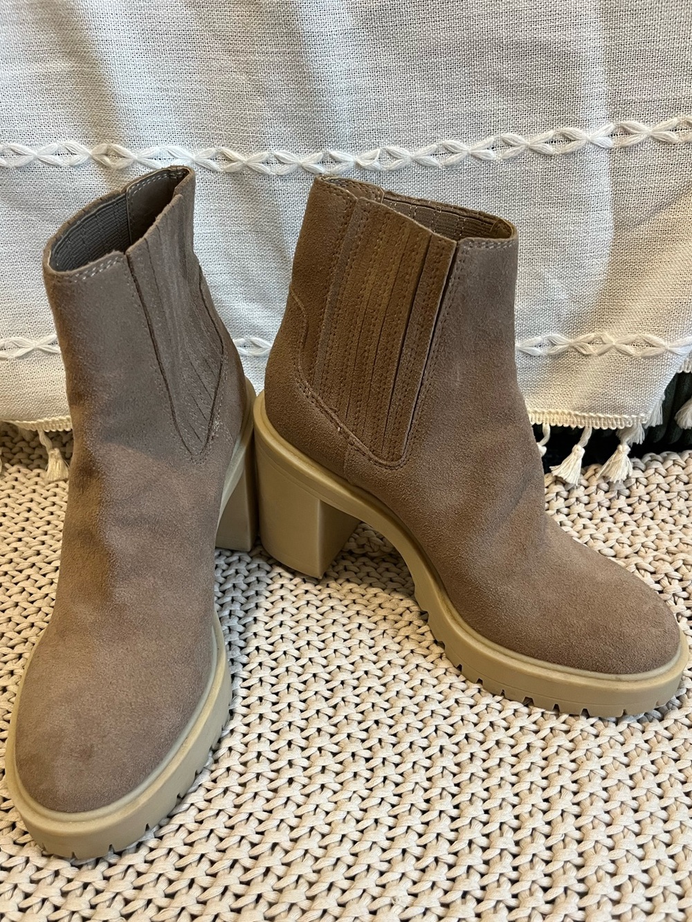 Dolce Vita Caster Suede H2O Rain Weather Chelsea Lug Sole Platform Ankle Boots - Picture 4 of 9
